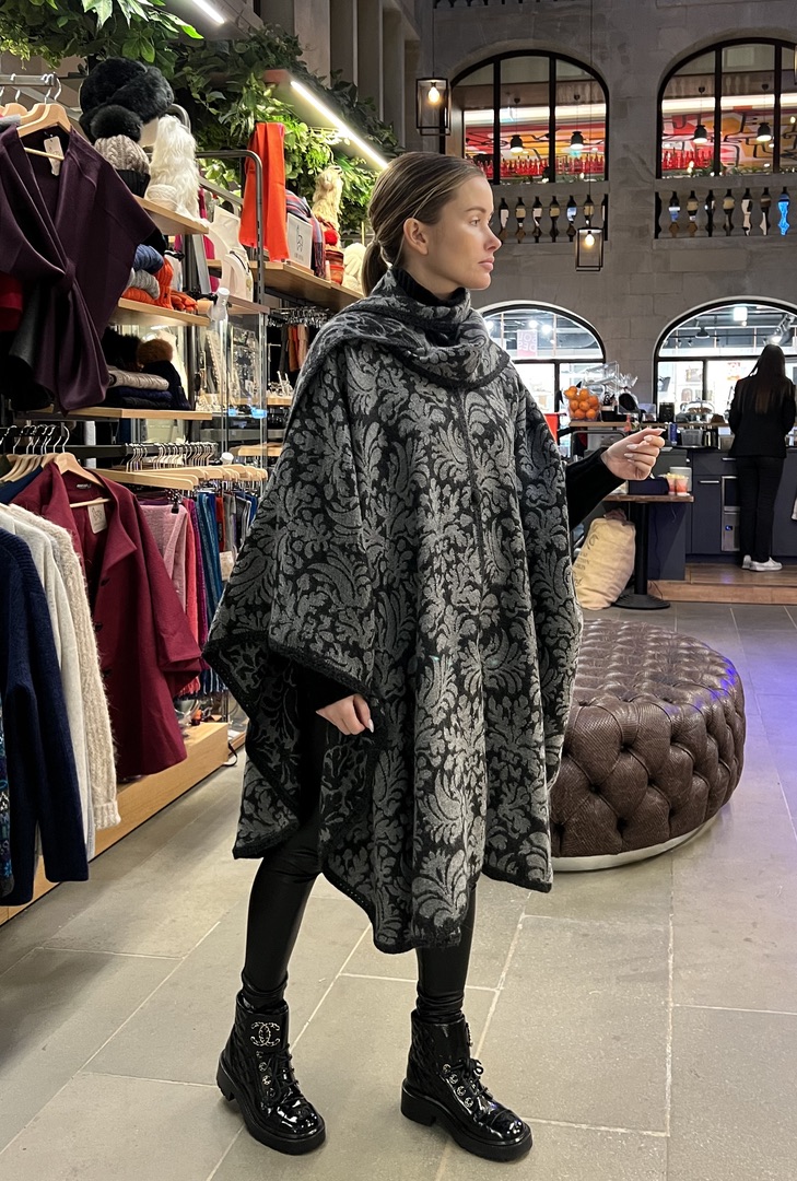 Alpaca Cape Barroco Black & Gray - Image 2