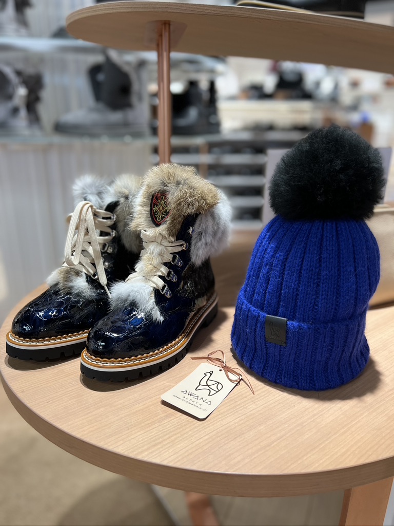 Beanie Blue Klein ribbed withh black pompom- Alpaca - Image 2