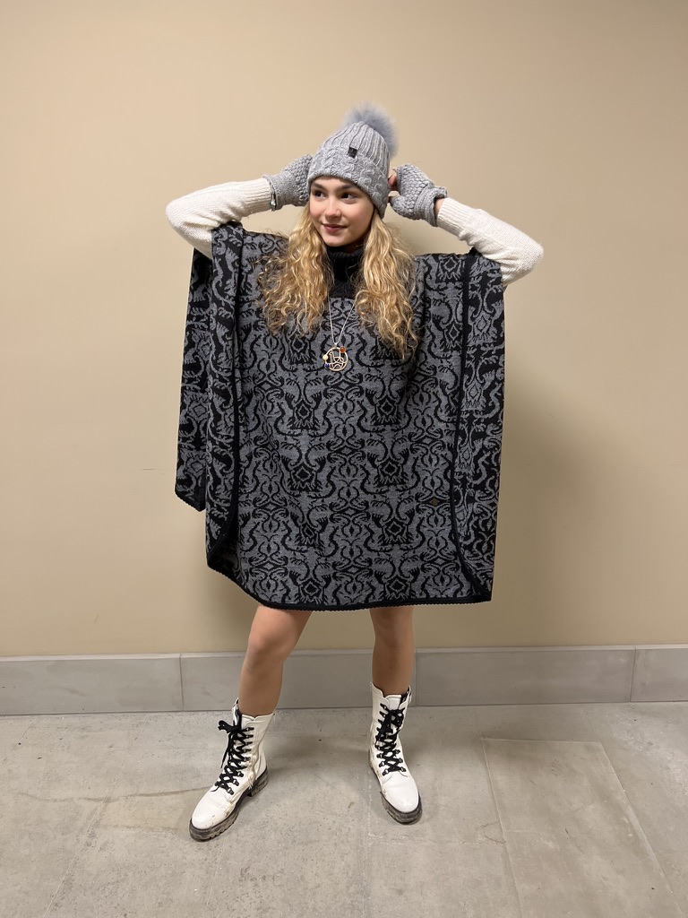 Poncho Barroco Black & Gray - Image 3