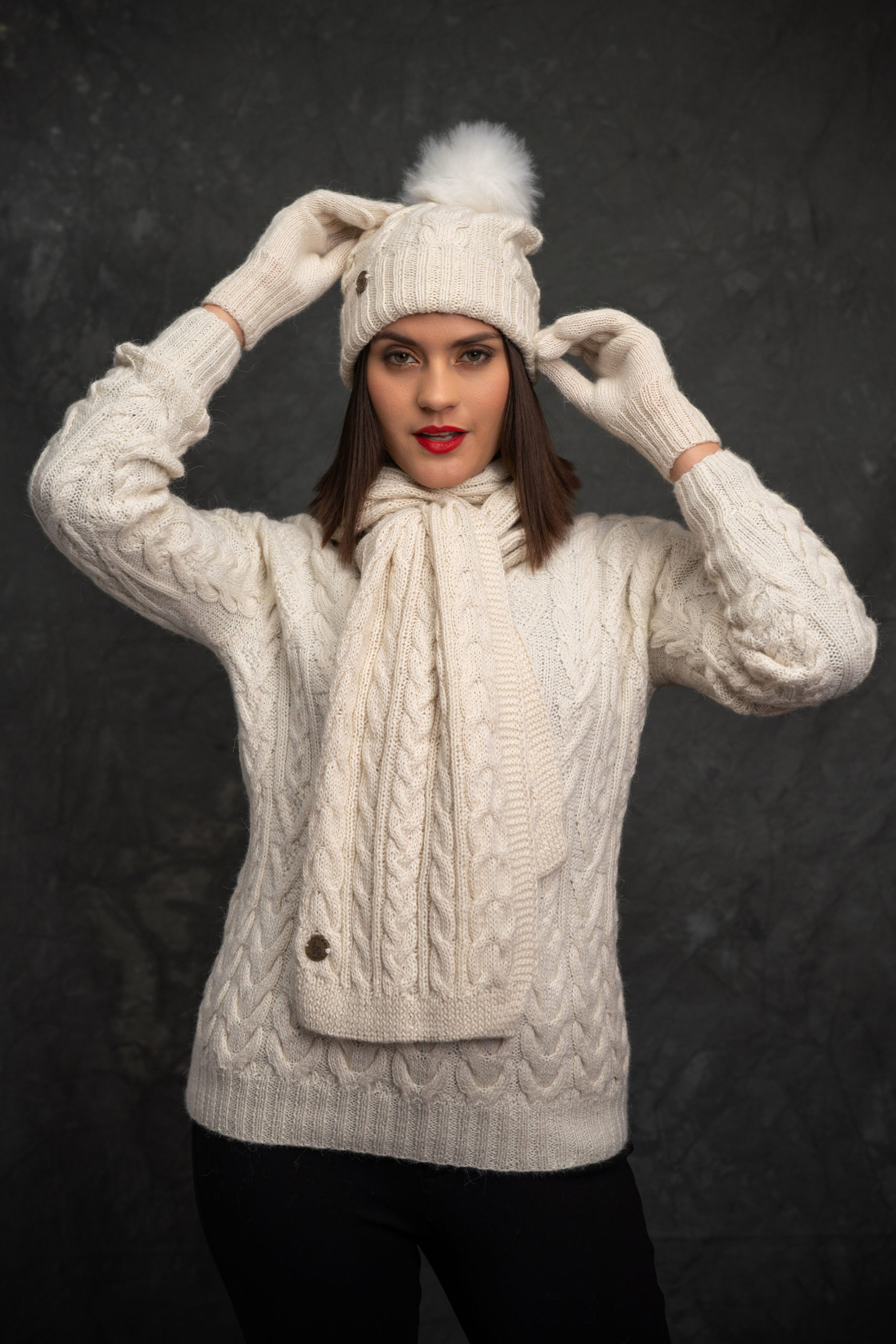 Baby Alpaca Beanie Snow with fur pompom