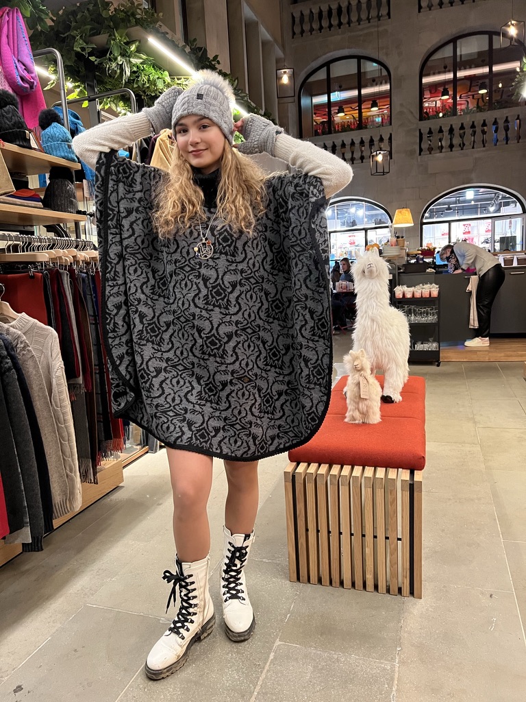 Poncho Barroco Black & Gray - Image 2
