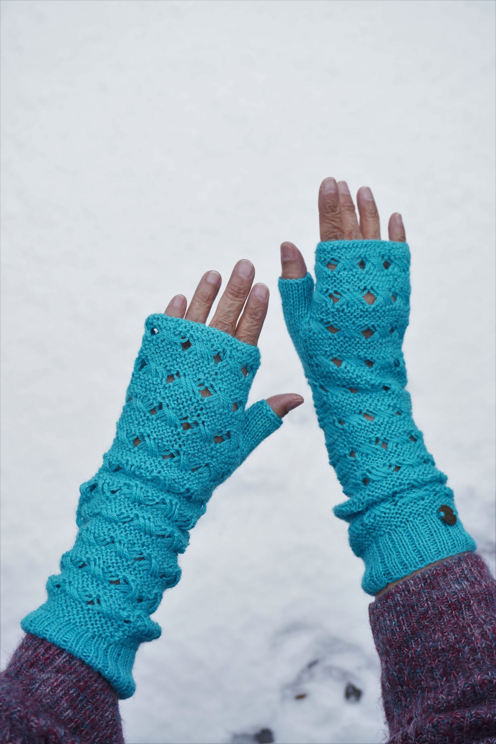 Phantasya turquoise mittens