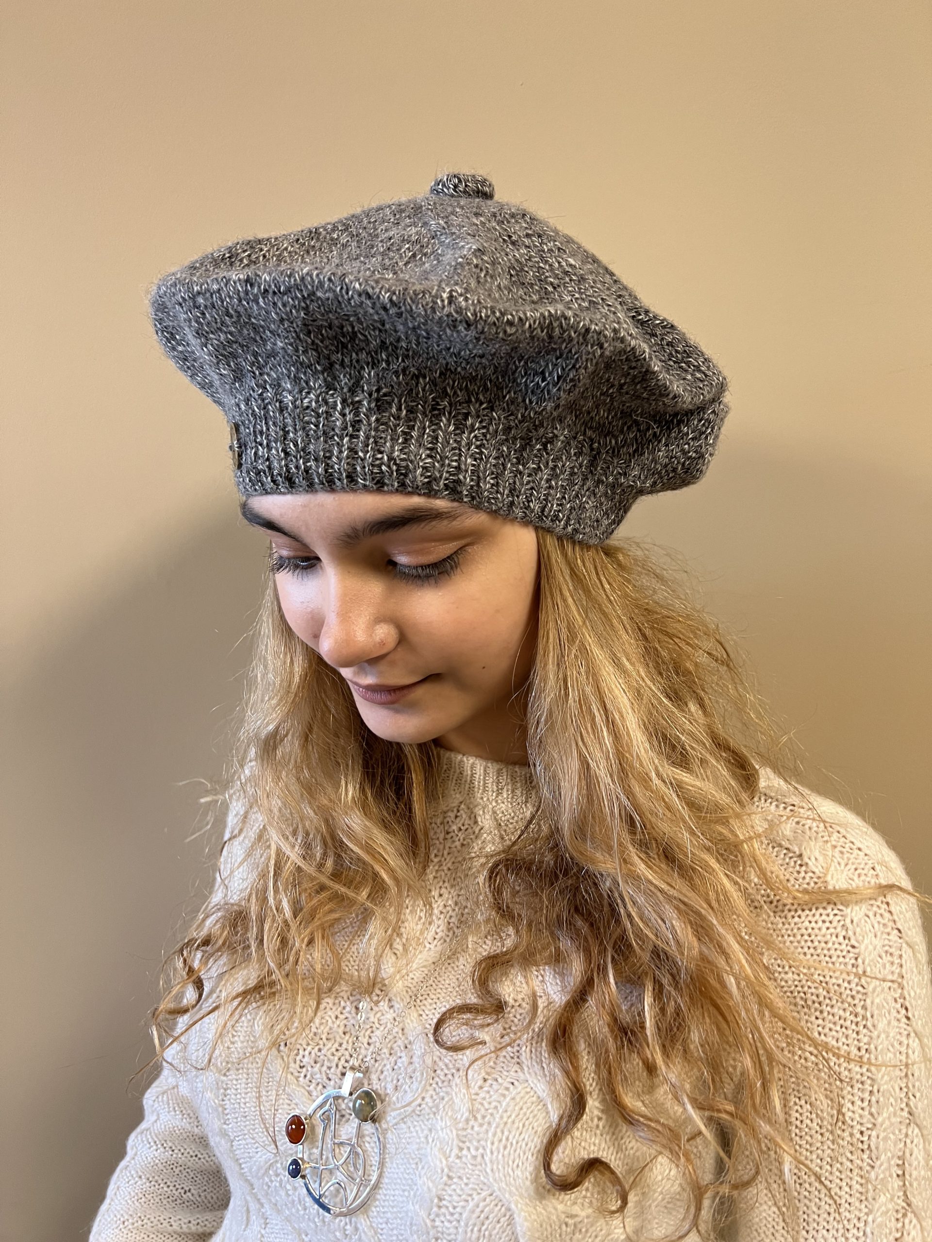 Beanie Painter mix grays